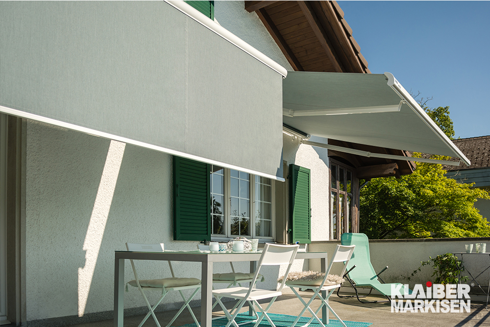 Model wearing plain black basic tee.